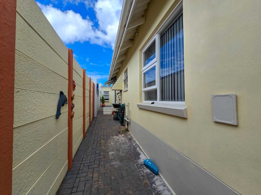 3 Bedroom Property for Sale in Stilbaai Wes Western Cape